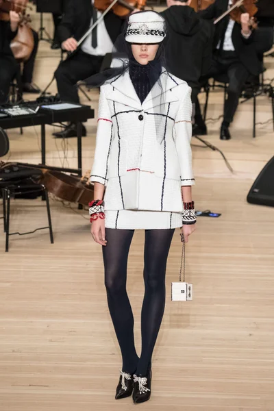 Look 19